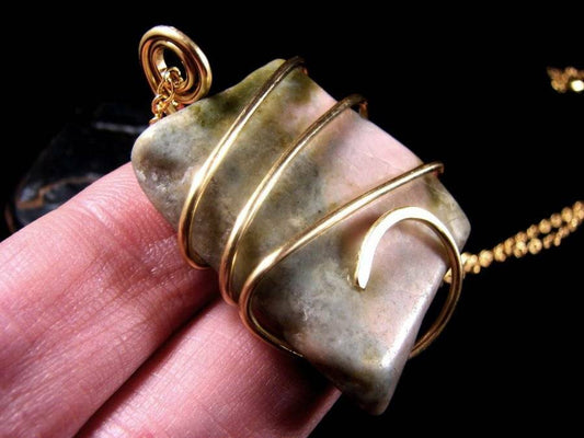 RADIANCE JASPER AMULET PENDANT IN MERLIN'S GOLD #21 Bronze