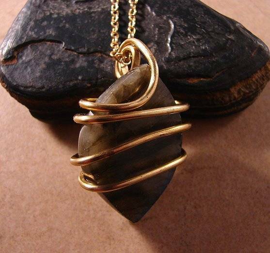 LABRADORITE CRYSTAL PENDANT MERLIN'S GOLD BRONZE 26