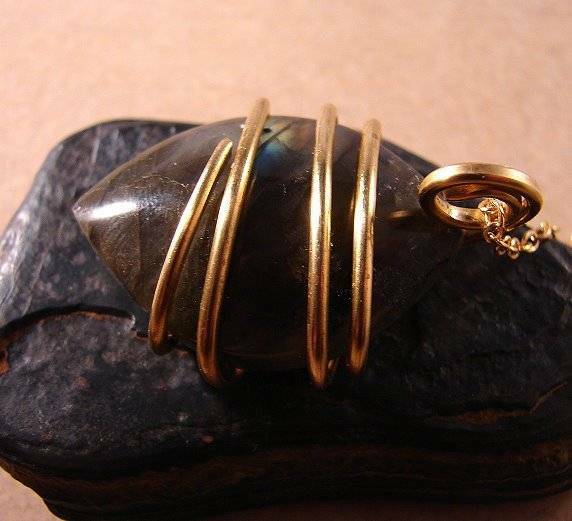 LABRADORITE CRYSTAL PENDANT MERLIN'S GOLD BRONZE 26
