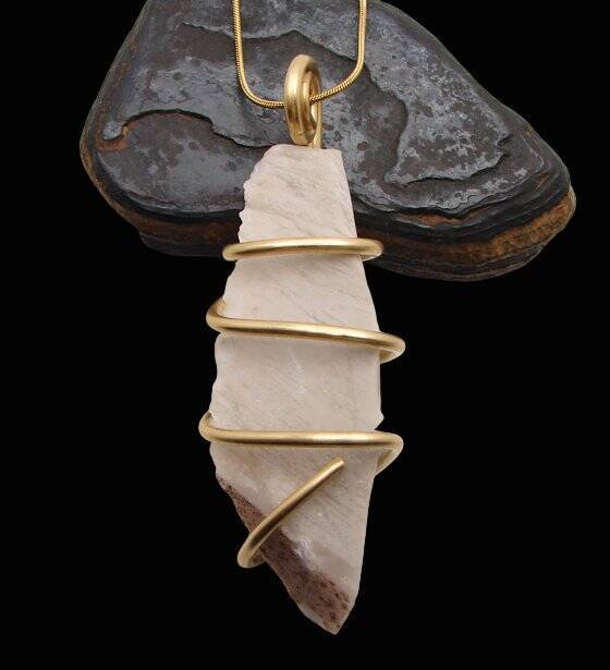 NOVACULITE PENDANT IN MERLIN'S GOLD - BE FREE AGAIN #452